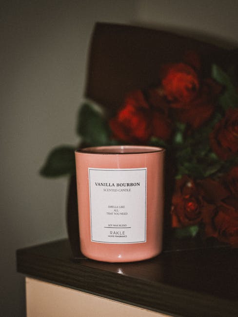 Vela de vainilla bourbon con rosas rojas