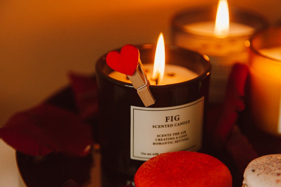 Escena a la luz de las velas con decoración de corazones